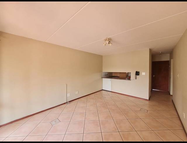 2 BEDROOM TOWNHOUSE FOR SALE IN MARAIS STEYN PARK